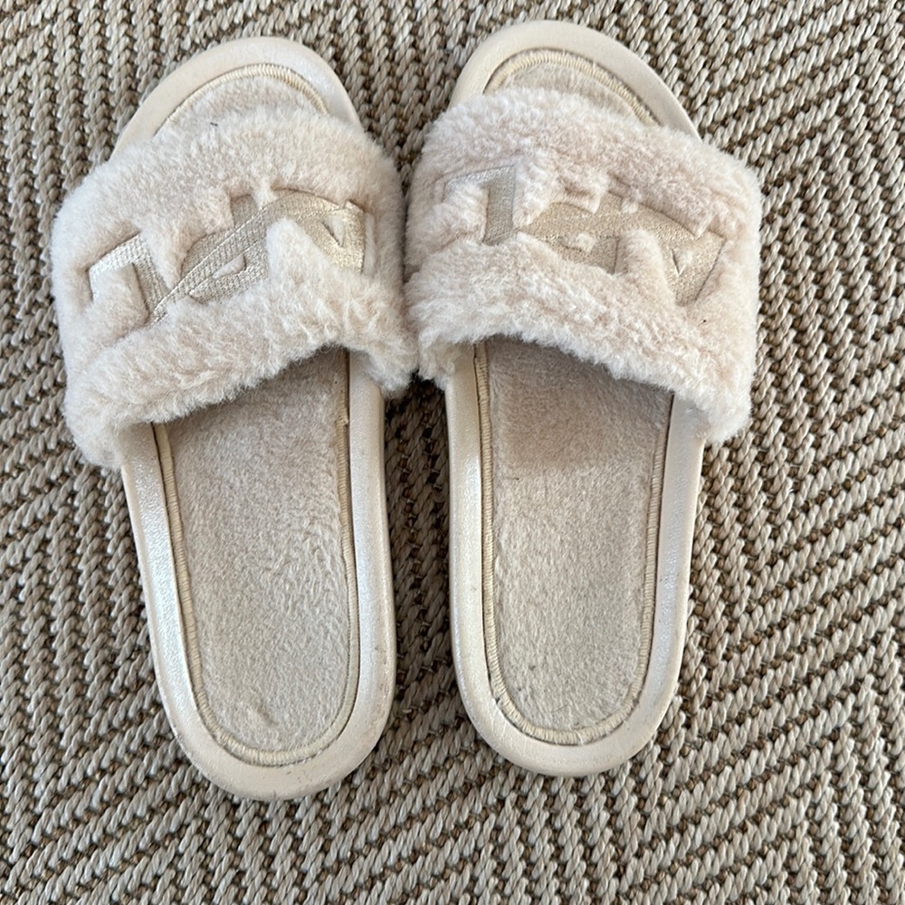 APL tan shearling slides -9